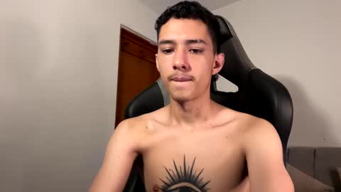 santi_twink19 online show from January 8, 4:11 pm