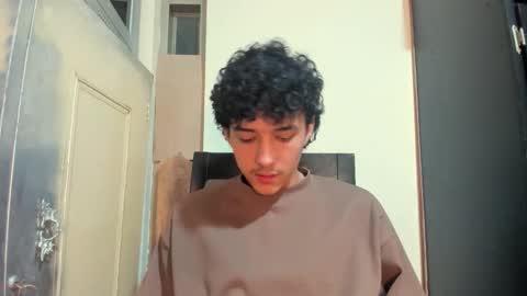 santi_twink19 online show from November 29, 5:43 am