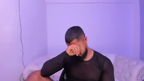 santiago_huntt online show from January 20, 11:32 pm