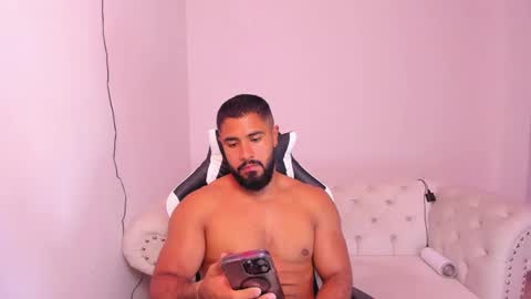 santiago_huntt online show from February 14, 11:42 pm