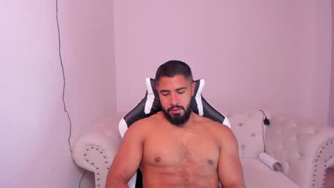 santiago_huntt online show from February 15, 12:33 pm