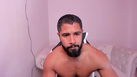 santiago_huntt online show from February 26, 12:36 pm
