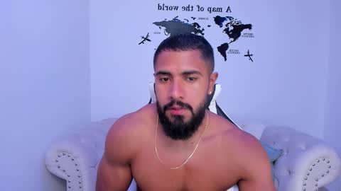 santiago_huntt online show from September 13, 12:38 pm
