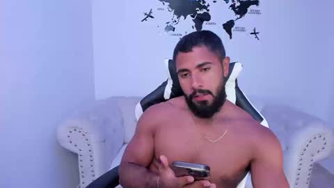 santiago_huntt online show from September 22, 8:44 pm