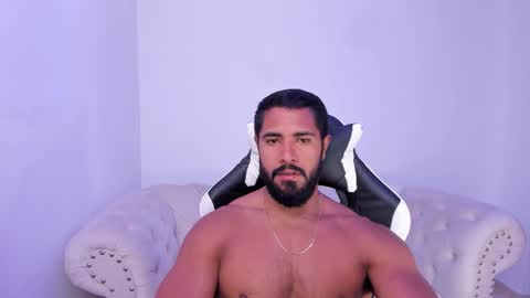 santiago_huntt online show from October 19, 3:56 pm