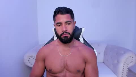 santiago_huntt online show from December 1, 1:38 pm