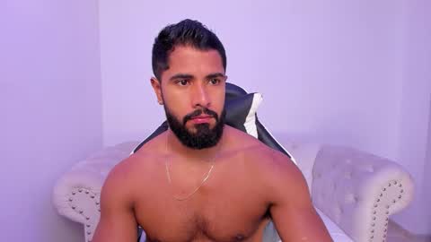 santiago_huntt online show from December 17, 12:44 pm