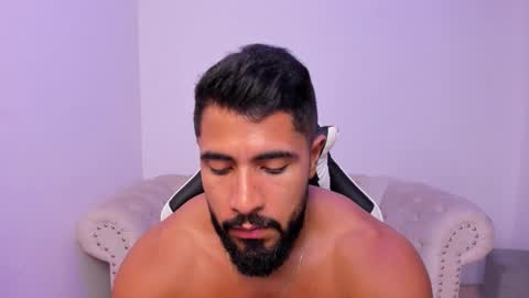 santiago_huntt online show from February 23, 8:28 pm