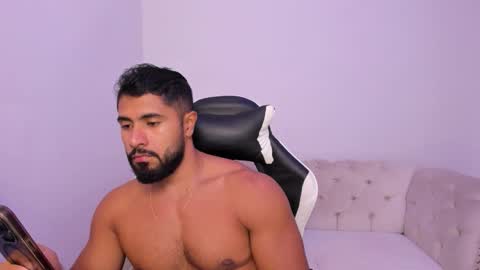 santiago_huntt online show from March 2, 7:54 pm