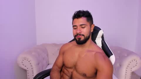 santiago_huntt online show from March 7, 12:46 pm