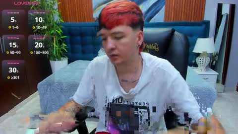 SANTIAGO  online show from April 12, 10:37 pm