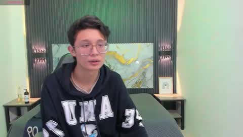 santiago_russo18 online show from February 1, 7:34 pm