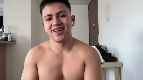 Snapshot of santiagomg_ chatting on July 15, 9:09 pm santiagomg_ online show from July 15, 9:09 pm