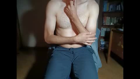 Snapshot of santifun33 chatting on April 4, 5:06 am Santiago online show from April 4, 5:06 am