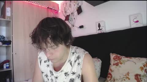 Santii online show from March 5, 6:59 pm