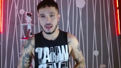 Snapshot of santti_torres chatting on February 18, 3:10 am Santy Torres online show from February 18, 3:10 am