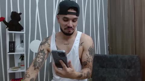 Snapshot of santti_torres chatting on October 9, 3:48 am Santy Torres online show from October 9, 3:48 am