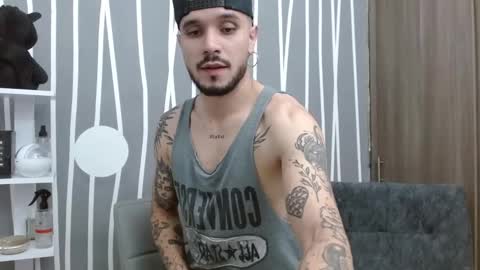 Snapshot of santti_torres chatting on October 10, 3:38 am Santy Torres online show from October 10, 3:38 am