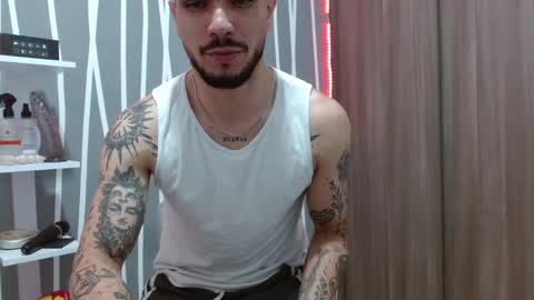 Snapshot of santti_torres chatting on October 24, 3:25 am Santy Torres online show from October 24, 3:25 am