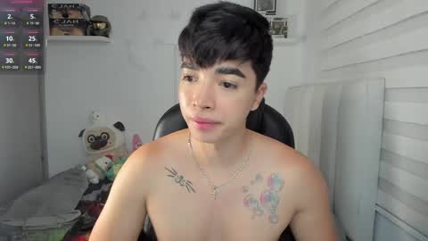 Snapshot of santy7u7 chatting on April 8, 1:44 pm Mr. Santiago online show from April 8, 1:44 pm