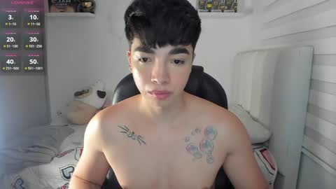Snapshot of santy7u7 chatting on June 2, 1:35 pm Mr. Santiago online show from June 2, 1:35 pm