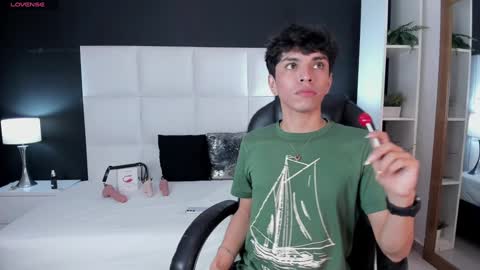 Santiago Carrington online show from December 6, 11:47 pm