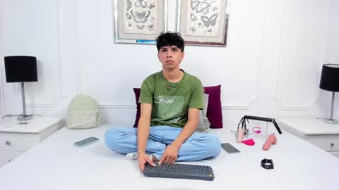 Santiago Carrington online show from January 3, 8:11 pm