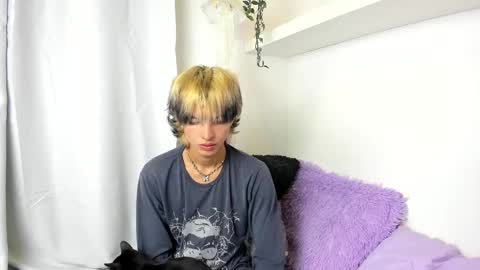 kitty online show from December 4, 6:44 am