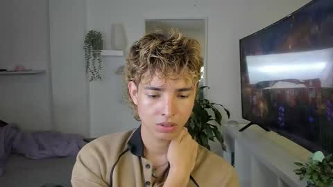 Snapshot of santy_kitty chatting on November 9, 1:59 am kitty online show from November 9, 1:59 am