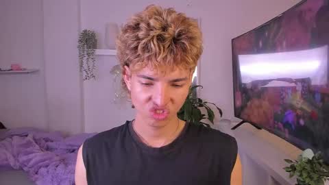 Snapshot of santy_kitty chatting on November 10, 1:15 am kitty online show from November 10, 1:15 am