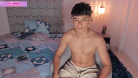 Snapshot of santy_stump chatting on September 25, 10:35 pm santy_stump online show from September 25, 10:35 pm