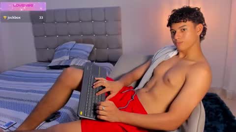 Snapshot of santy_stump chatting on October 6, 9:12 pm santy_stump online show from October 6, 9:12 pm