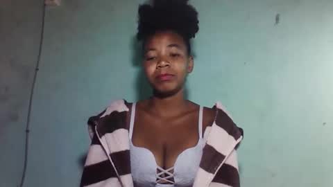 sanyah0123 online show from December 16, 3:39 pm