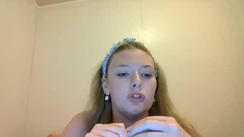 Snapshot of sara9920 chatting on April 6, 3:15 am sara9920 online show from April 6, 3:15 am