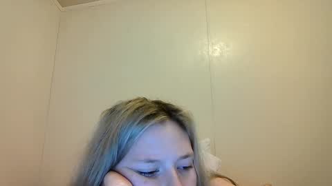 Snapshot of sara9920 chatting on April 6, 10:00 pm sara9920 online show from April 6, 10:00 pm