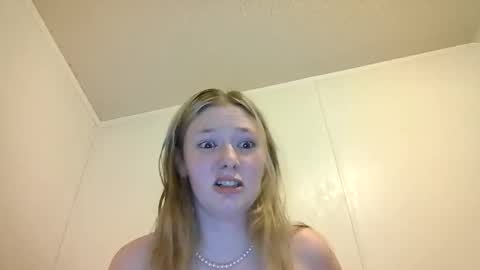 Snapshot of sara9920 chatting on April 9, 6:52 am sara9920 online show from April 9, 6:52 am