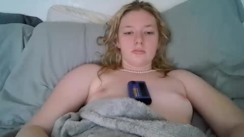 Snapshot of sara9920 chatting on April 13, 5:07 pm sara9920 online show from April 13, 5:07 pm