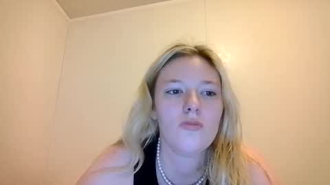 Snapshot of sara9920 chatting on April 24, 12:02 am sara9920 online show from April 24, 12:02 am
