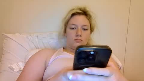 Snapshot of sara9920 chatting on April 30, 10:58 pm sara9920 online show from April 30, 10:58 pm
