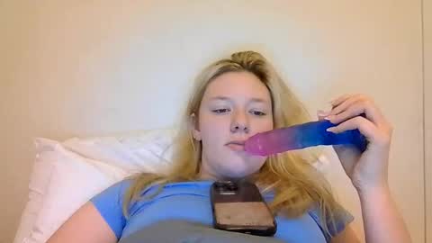 Snapshot of sara9920 chatting on May 2, 5:51 pm sara9920 online show from May 2, 5:51 pm