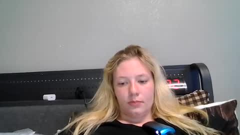Snapshot of sara9920 chatting on June 24, 4:33 am sara9920 online show from June 24, 4:33 am