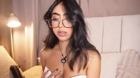 Sara  online show from April 4, 2:32 am