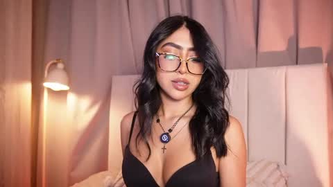 Snapshot of sara_albrecht chatting on May 12, 11:35 pm Sara online show from May 12, 11:35 pm