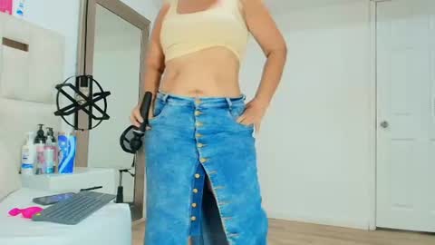 Snapshot of sara_bigass__ chatting on June 26, 8:02 pm sara online show from June 26, 8:02 pm