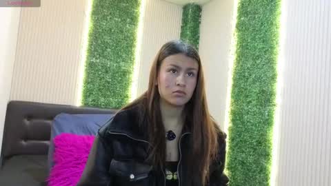 Snapshot of sara_blue13 chatting on February 16, 12:34 pm Sara online show from February 16, 12:34 pm