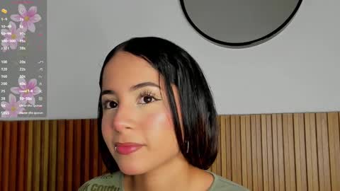 Snapshot of sara_castro24 chatting on December 13, 12:39 pm Sara online show from December 13, 12:39 pm