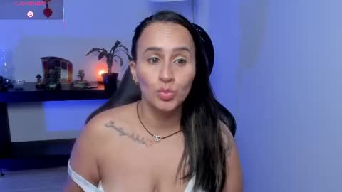 Snapshot of sara_charmy chatting on June 14, 7:05 pm online show from June 14, 7:05 pm