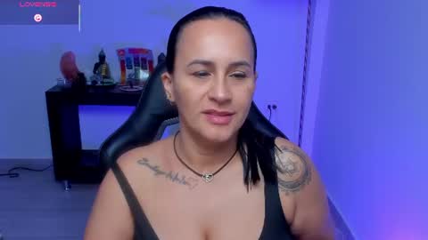 Snapshot of sara_charmy chatting on July 2, 11:27 am online show from July 2, 11:27 am