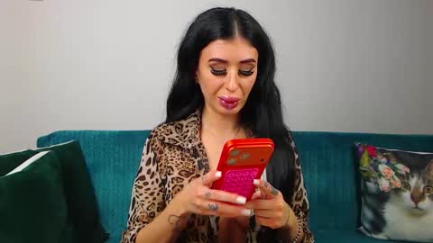 Im Sara I am happy to be here  online show from January 14, 6:02 pm