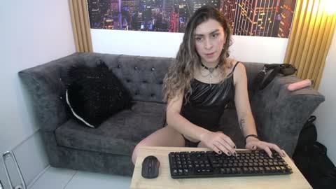 Sara Davina online show from February 4, 8:28 pm
